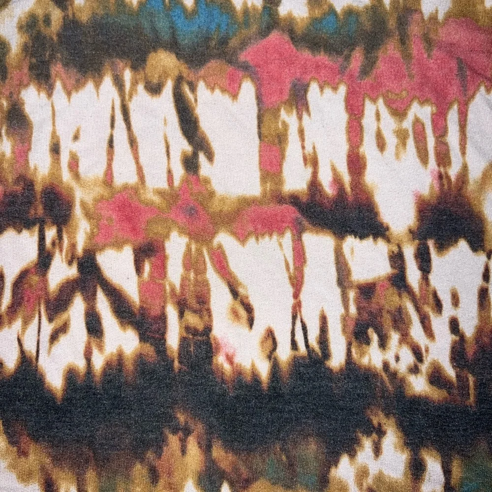 patterned top - Picture 2 of 3